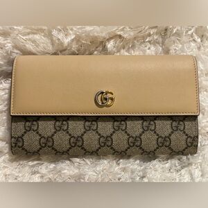 Gucci GG Marmont Continental Wallet